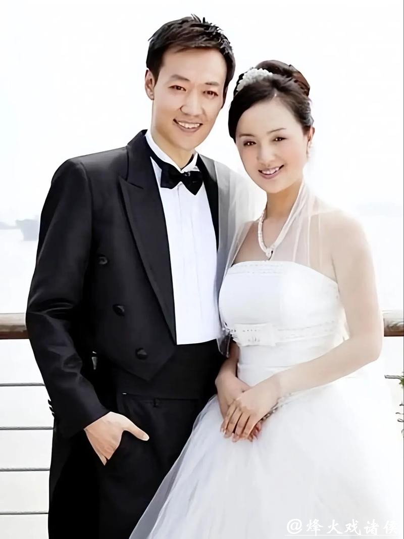 左边辛柏青,右边具俊晔;同样失去爱人,辛柏青默默怀念朱媛媛的痛苦已然显现 左边辛柏青,右边具俊晔;同样失去爱人,辛柏青默默怀念朱媛媛的痛苦已然显现